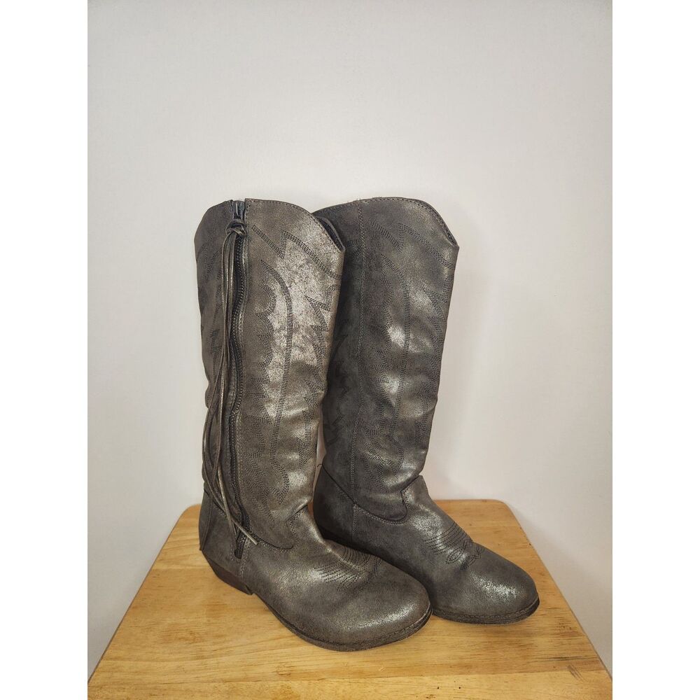 Tall grey boot